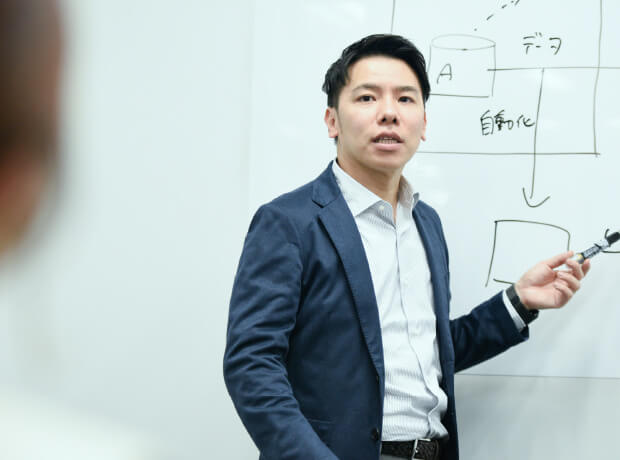 現行システムに代わる新システム開発のプロジェクト